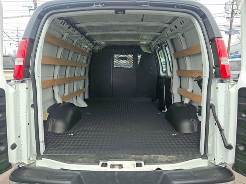 Used 2024 GMC Savana 2500 w/ Driver Convenience Package image 28