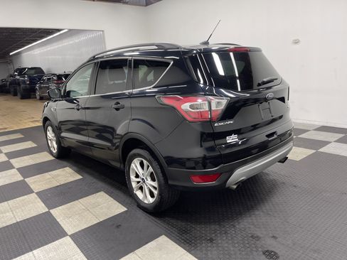 Used 2017 Ford Escape SE w/ Equipment Group 201A AWD/4WD image 2