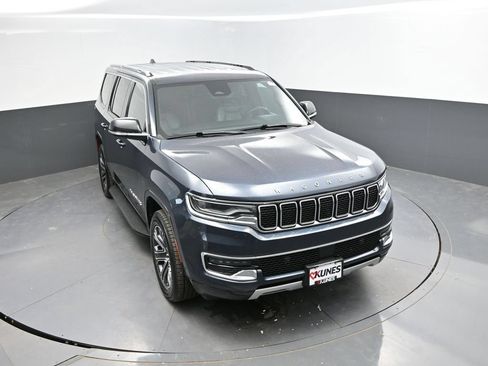 Used 2024 Jeep Wagoneer Series II w/ Flexible Seating Group AWD/4WD image 24