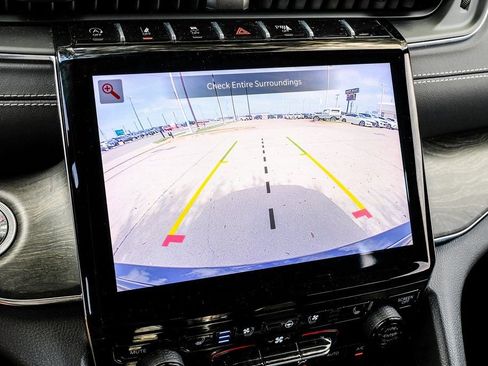 Used 2023 Jeep Grand Cherokee Overland w/ Luxury Tech Group IV image 31