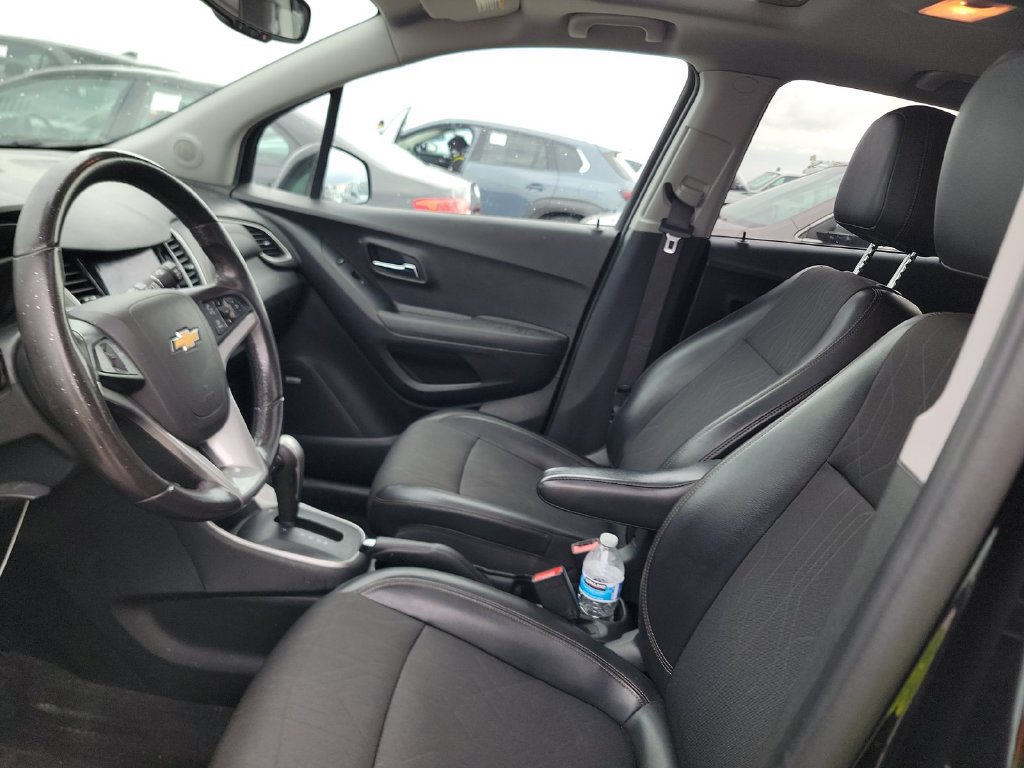 Used 2020 Chevrolet Trax LT w/ Sun & Sound Package AWD/4WD image 5