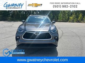 Used 2022 Toyota Highlander XLE AWD/4WD video 2