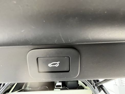 Used 2024 Land Rover Range Rover Long Wheelbase Autobiography image 32