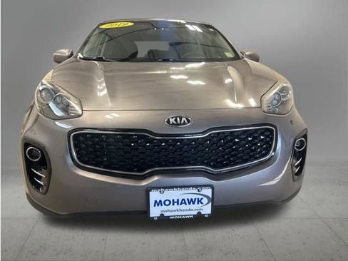 Used 2019 Kia Sportage LX image 2