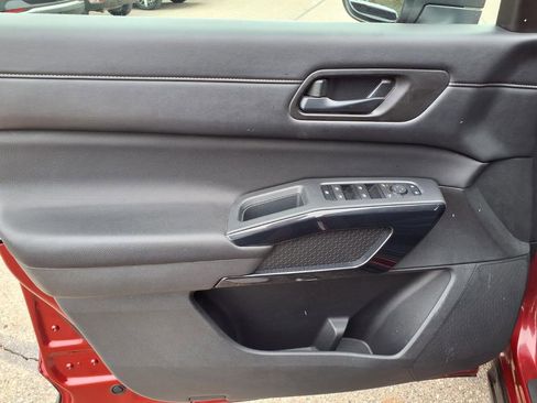 Used 2024 Nissan Pathfinder SV image 19