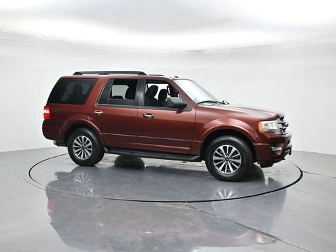 Used 2017 Ford Expedition XLT AWD/4WD image 3