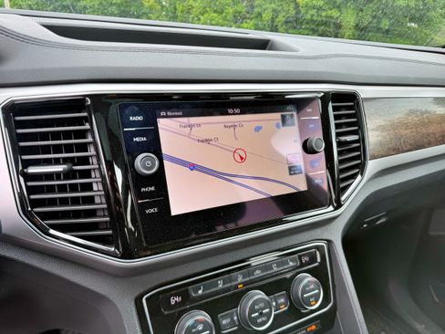 Used 2018 Volkswagen Atlas SEL Premium AWD/4WD image 16