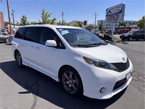 Used 2017 Toyota Sienna SE w/ SE Preferred Package FWD image 7