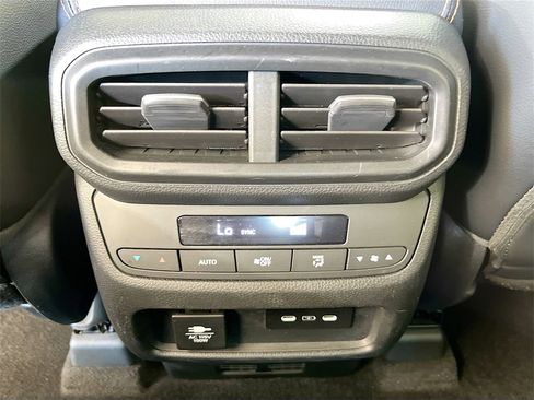 Used 2024 Honda Pilot TrailSport image 26