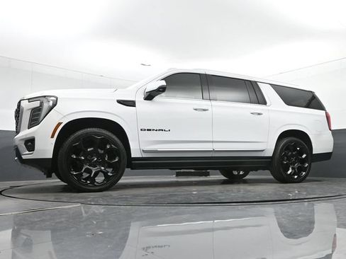 Used 2025 GMC Yukon XL Denali AWD/4WD image 39