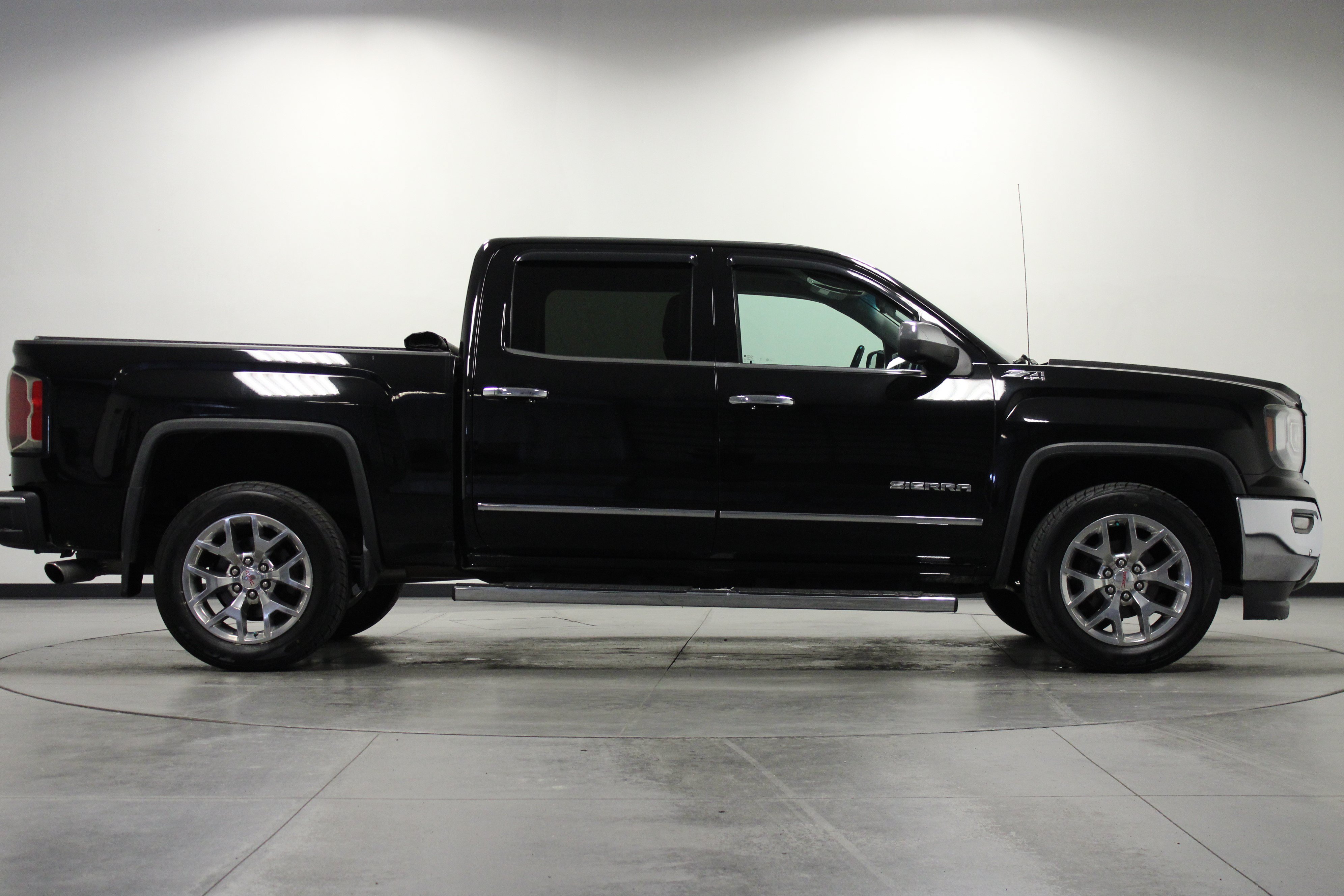 Used 2017 GMC Sierra 1500 SLT w/ SLT Premium Package AWD/4WD image 3