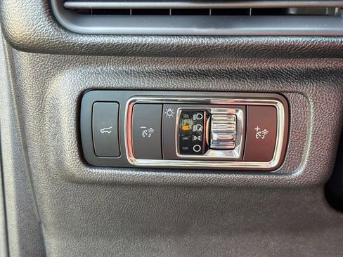 Used 2025 Lincoln Corsair Reserve AWD/4WD image 28