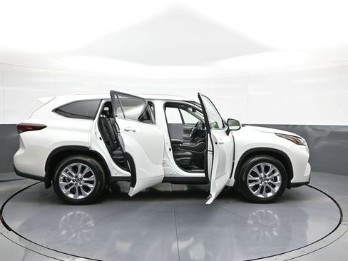 Used 2024 Toyota Highlander Limited AWD/4WD image 44