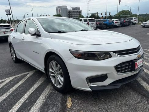 Used 2017 Chevrolet Malibu LT FWD image 7