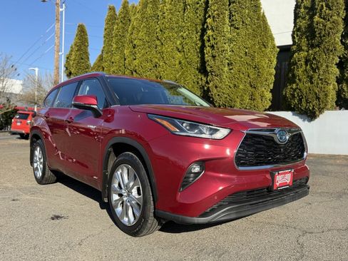 Used 2020 Toyota Highlander Limited image 2