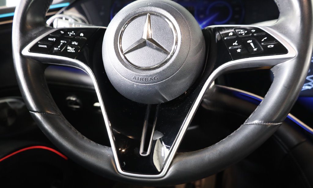 Used 2023 Mercedes-Benz EQS 580 4MATIC SUV image 36