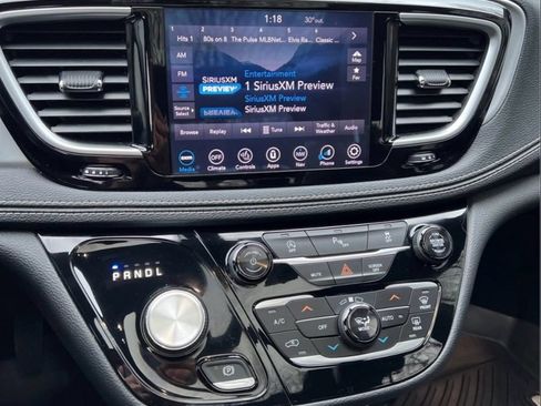 Used 2020 Chrysler Pacifica Limited w/ S Appearance Package image 8