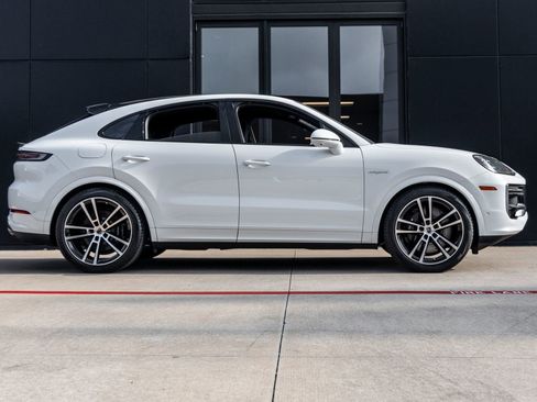 New 2025 Porsche Cayenne Turbo AWD/4WD image 12