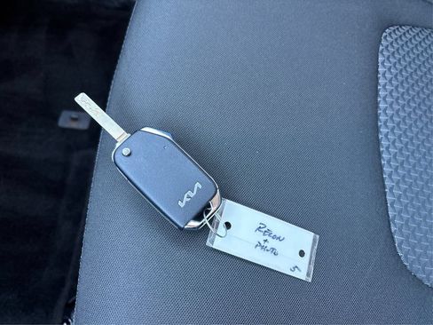 Used 2023 Kia Sportage LX AWD/4WD image 36
