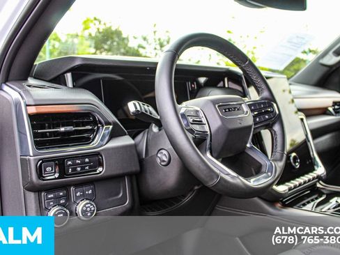 Used 2025 GMC Yukon XL Denali AWD/4WD image 25
