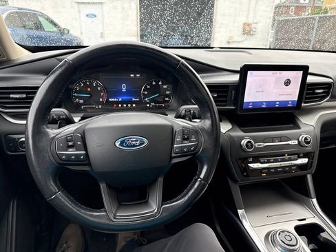 Used 2020 Ford Explorer XLT w/ Equipment Group 202A AWD/4WD image 9
