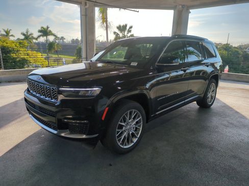 New 2025 Jeep Grand Cherokee L Summit w/ Advanced Protech Group IV image 9