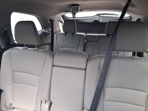 Used 2019 Honda Pilot Touring image 16