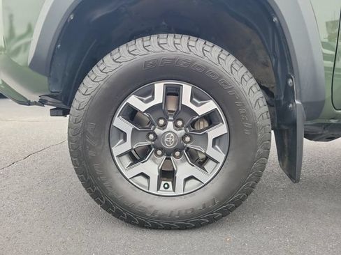 Used 2021 Toyota Tacoma TRD Off-Road w/ Technology Package AWD/4WD image 7