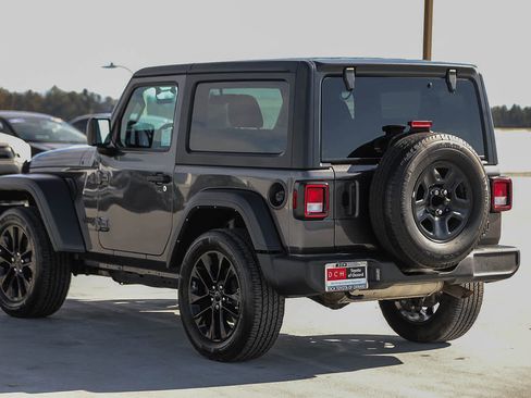 Used 2022 Jeep Wrangler Sport image 7