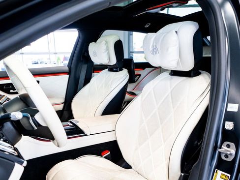 Used 2023 Mercedes-Benz Maybach S 680 4MATIC w/ Manufaktur Leather Package image 32