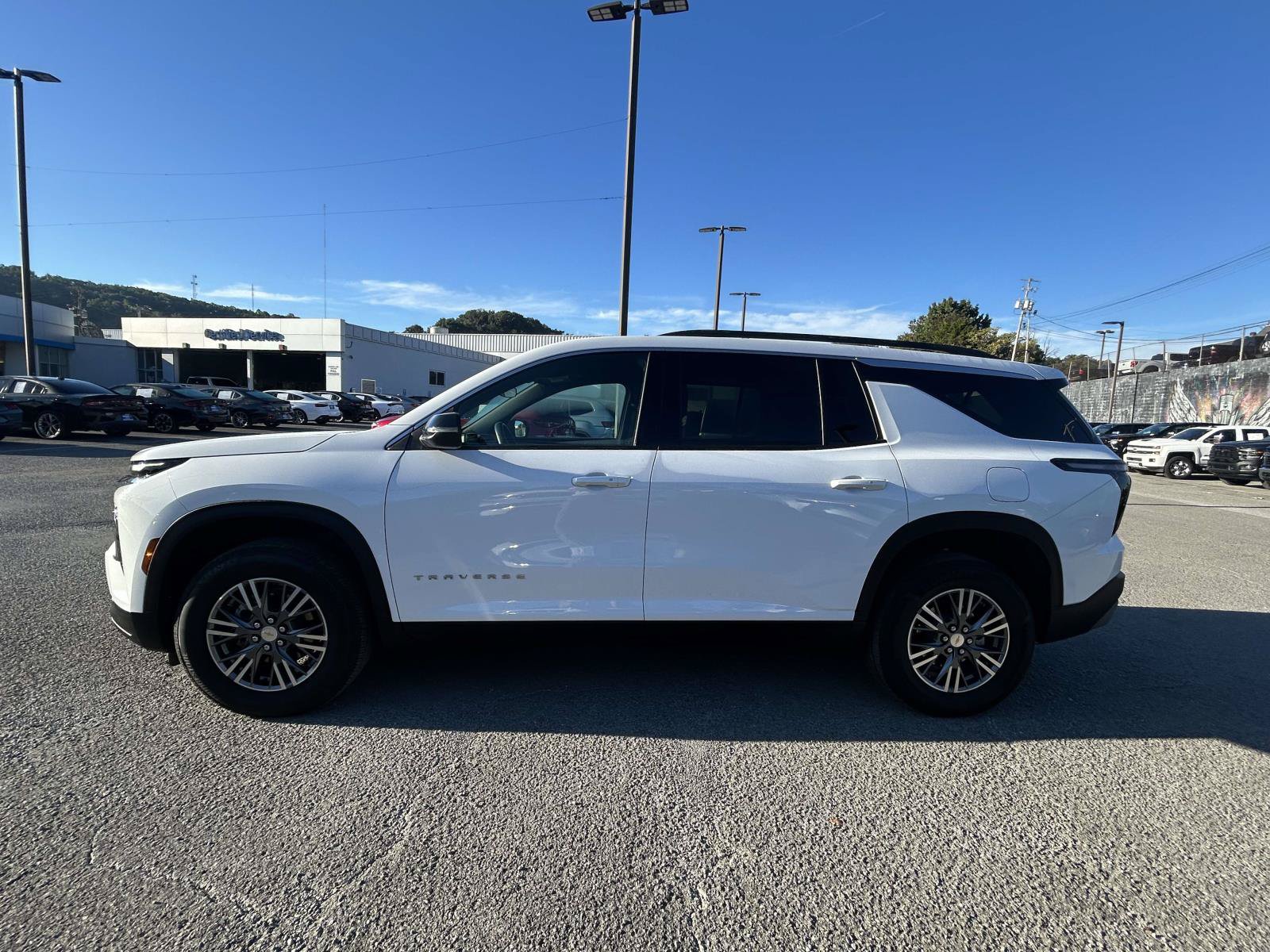 Used 2026 Chevrolet Traverse LT AWD/4WD image 4