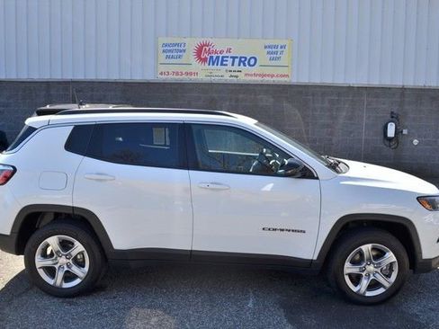 Used 2024 Jeep Compass Latitude w/ Altitude Special Edition image 9