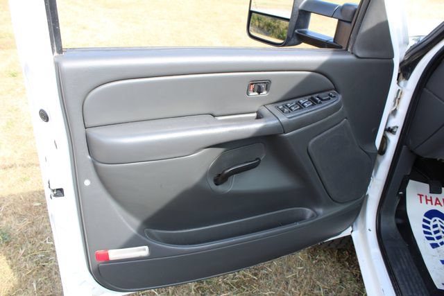 Used 2006 Chevrolet Silverado 2500 W/T w/ Heavy-Duty Power Package AWD/4WD image 15
