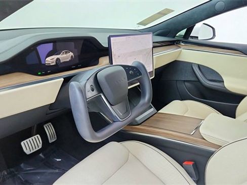 Used 2021 Tesla Model S Plaid image 18