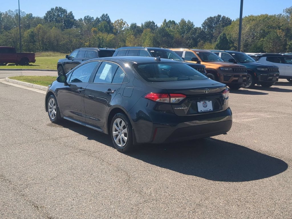 Used 2026 Toyota Corolla LE FWD image 3