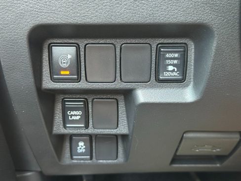 Used 2022 Nissan Frontier SV w/ SV Premium Package RWD image 16