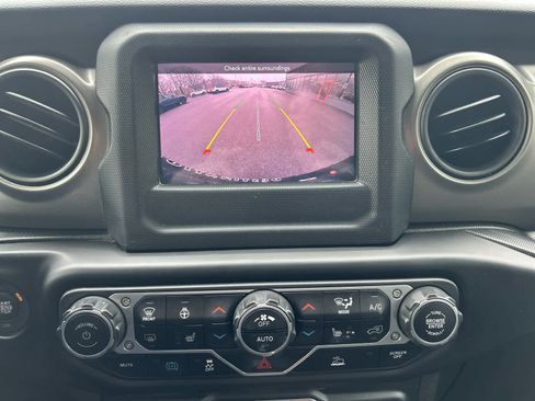 Used 2023 Jeep Wrangler Unlimited w/ Cold Weather Group AWD/4WD image 30