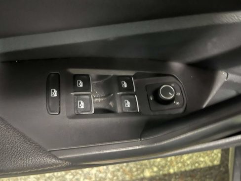 Used 2023 Volkswagen Jetta SE FWD image 17