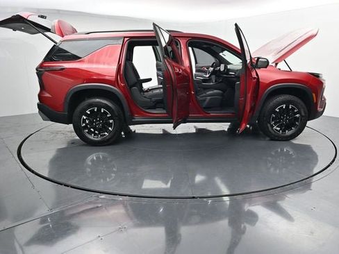 Used 2024 Chevrolet Traverse Z71 AWD/4WD image 44
