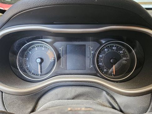 Used 2016 Jeep Cherokee Latitude AWD/4WD image 15