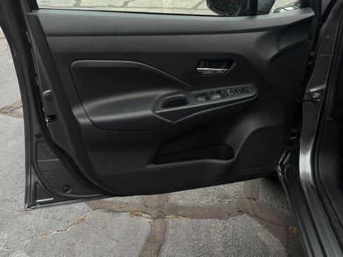 Used 2025 Nissan Versa SV FWD image 25