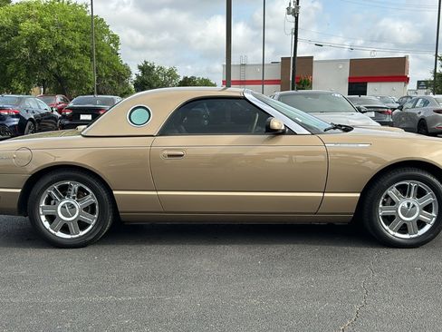 Used 2005 Ford Thunderbird RWD image 9