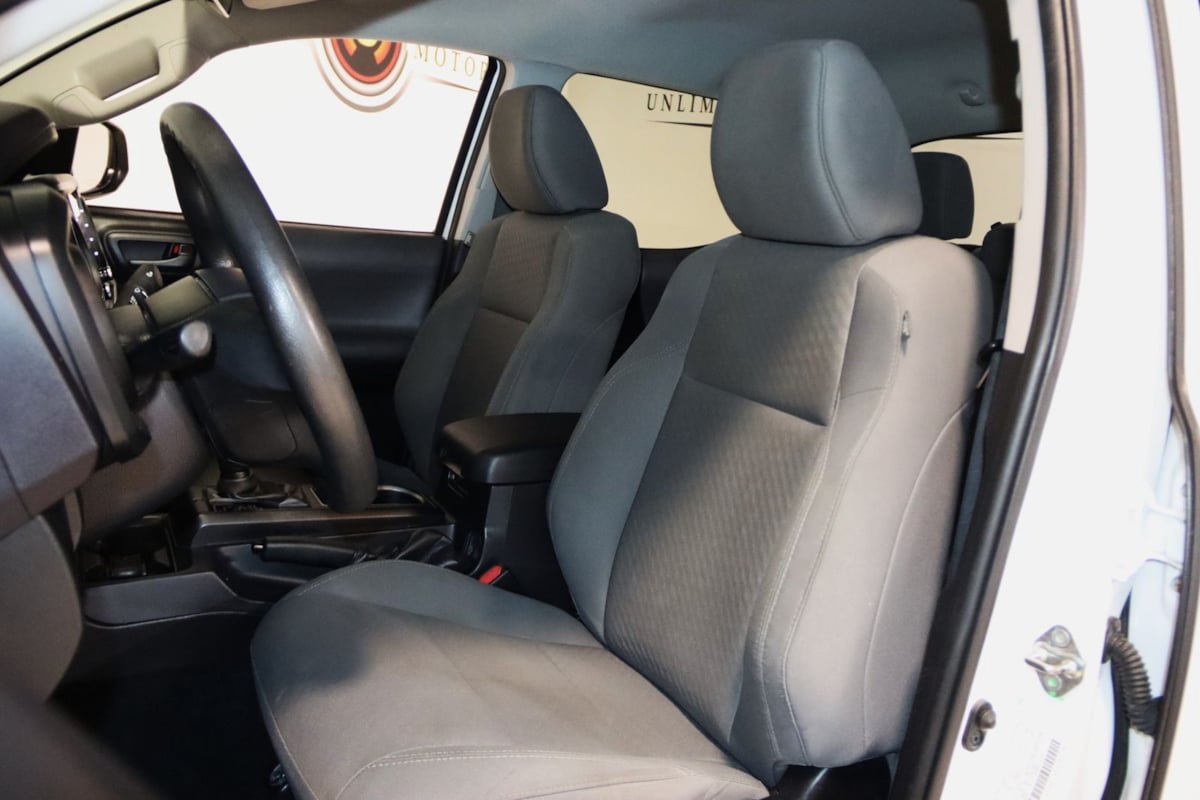 Used 2020 Toyota Tacoma SR AWD/4WD image 34