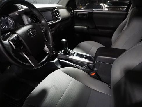 Used 2019 Toyota Tacoma SR5 AWD/4WD image 10