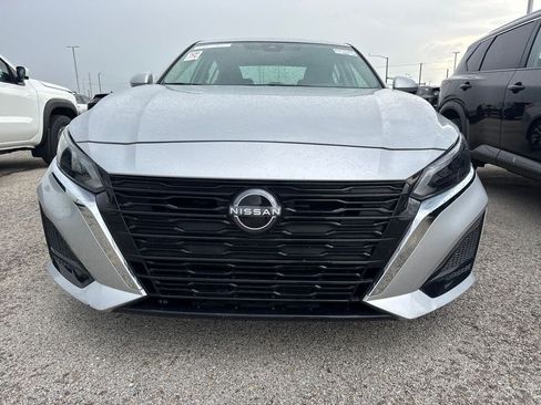Used 2023 Nissan Altima 2.5 S FWD image 2