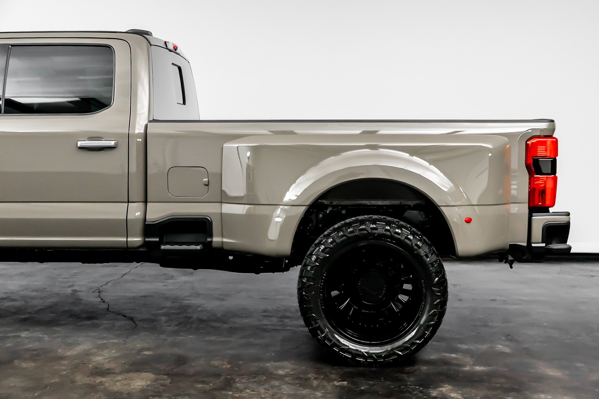 Used 2026 Ford F450 Platinum w/ Platinum Plus Package AWD/4WD image 14