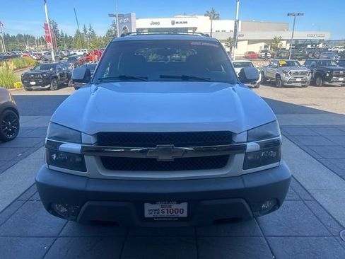 Used 2002 Chevrolet Avalanche 4x4 w/ Off-Road Suspension Pkg image 2