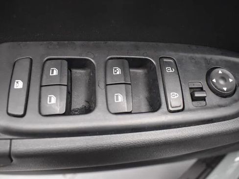 Used 2025 Hyundai Venue SEL image 22