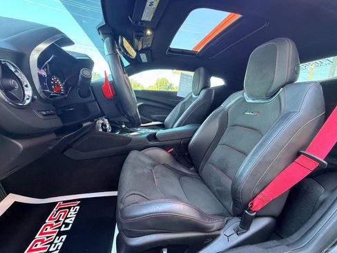 Used 2019 Chevrolet Camaro ZL1 RWD image 21