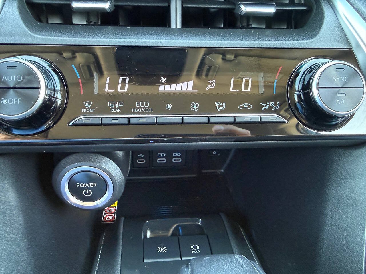 Used 2024 Toyota Venza LE AWD/4WD image 36